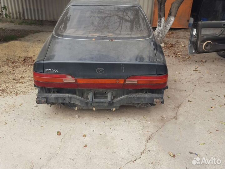 Крышка багажника Toyota vista sv30 sv32 sv33 sv35