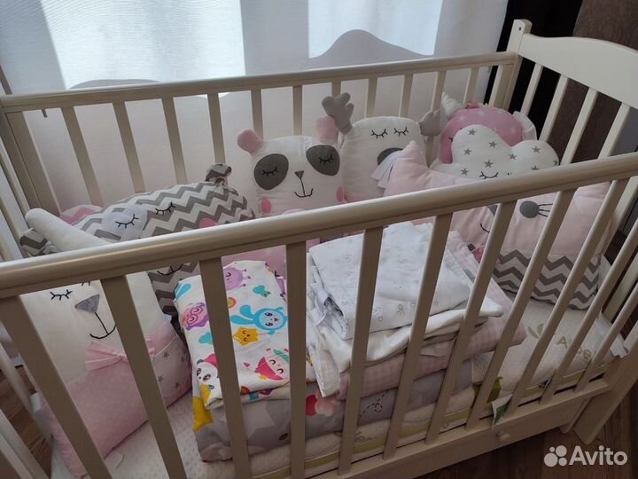 Детская кровать с матрасом, бортиками и бельем