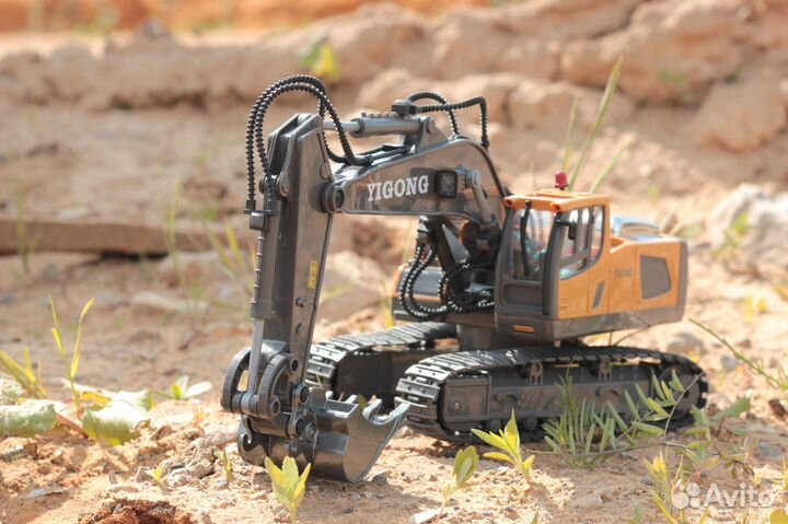 Радиоуправляемый экскаватор