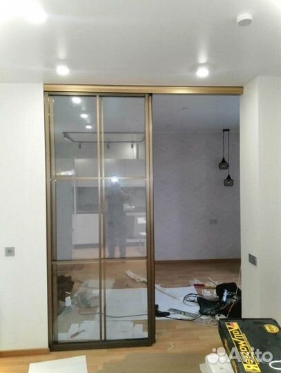 Раздвижная перегородка с матовым стеклом