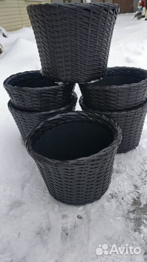 Кашпо из искусственного ротанга