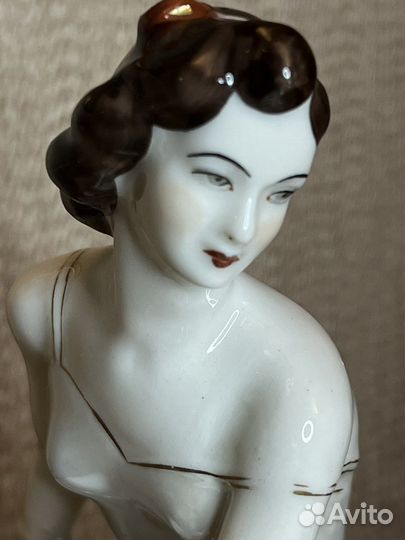 Статуэтка фарфор