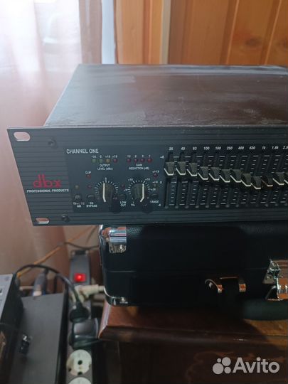 Эквалайзер DBX 2215