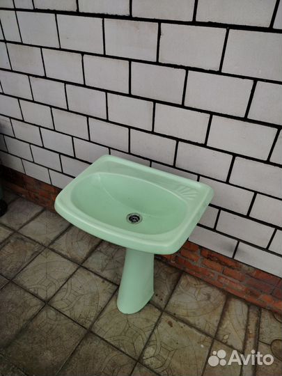 Раковина керамическая