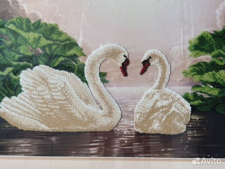 Картина бисером лебеди
