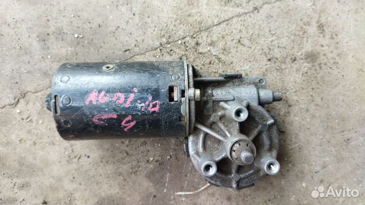 Моторчик стеклоочистителя Audi 100/A6 C4 91-97г