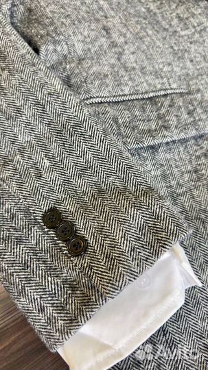 Костюм с юбкой шикарный