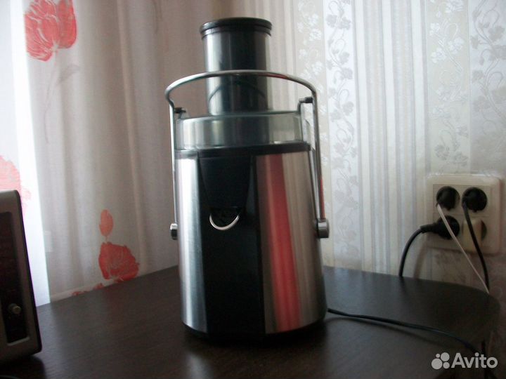 Соковыжималка Scarlett SC-018