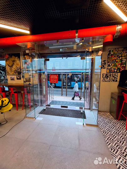 Стеклянные торговые перегородки от производителя