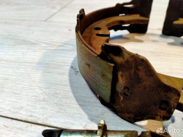 Колодки ручника Toyota Mark Ii GX-110 1GFE 2003.09