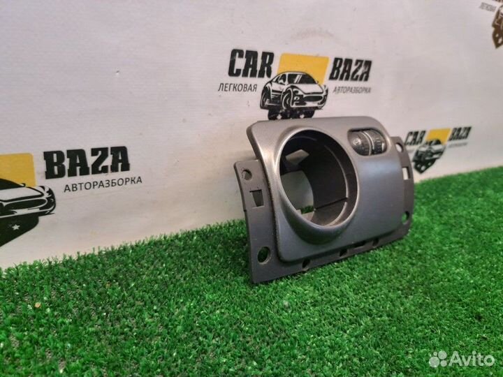 Накладка на торпедо с переключателем света фар