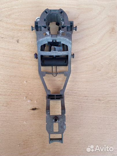 Кронштейн ручки задней левой VW Jetta 5