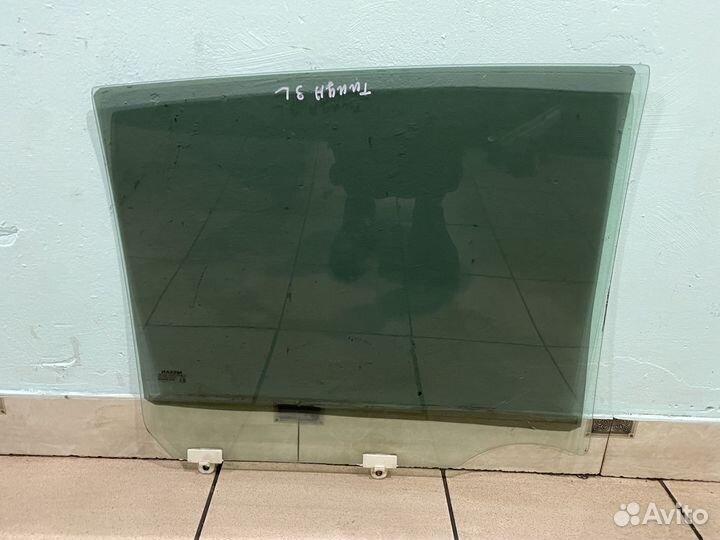 Стекло двери заднее левое Nissan tiida C11