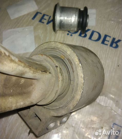 Передний правый рычаг Chevrolet Cruze 13272606