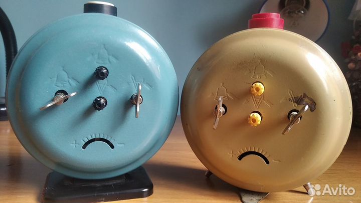 Будильник механический СССР