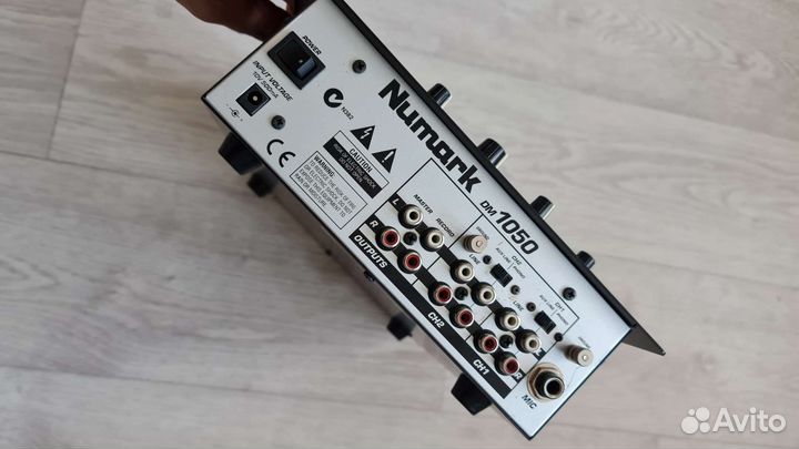 Numark DM1050 DJ-пульт