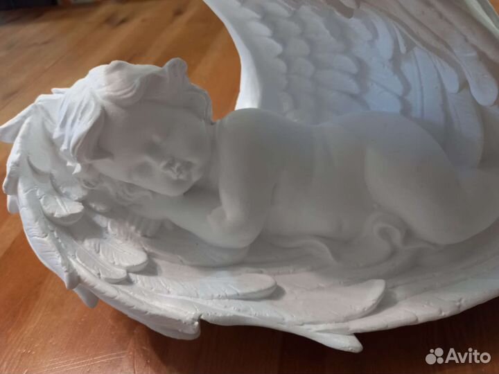 Ангелочек в крыльях