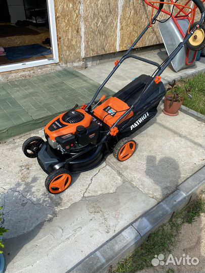 Газонокосилка бензиновая