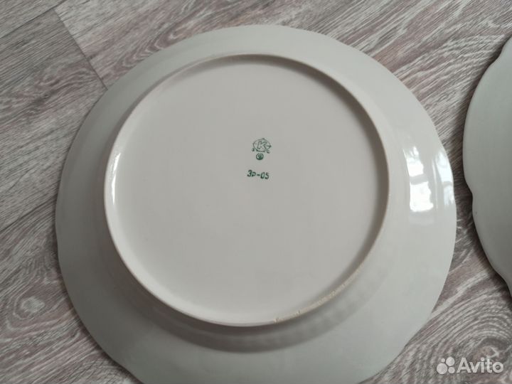 Большие фарфоровые блюда под салаты