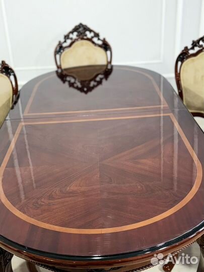 Кухонный стол и стулья