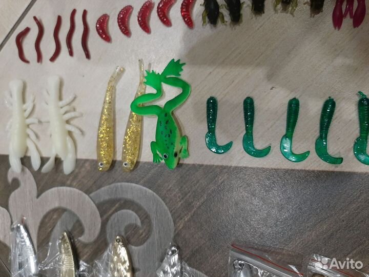 Новый набор для рыбалки - приманки и наживки