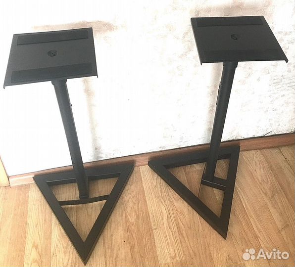 Стойки для студийных мониторов