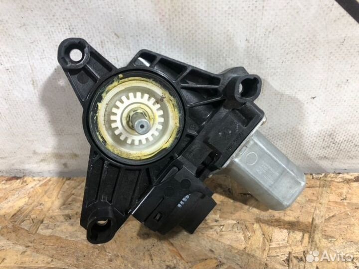 Мотор стеклоподъемника задний правый Mercedes-Benz