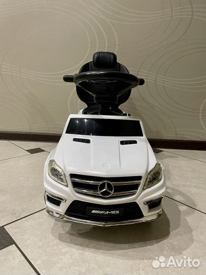 Детская машинка каталка с ручкой