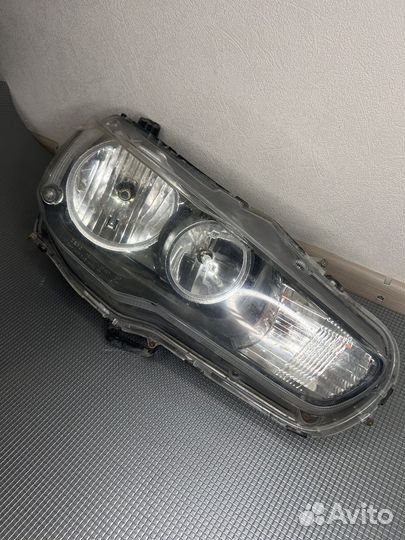 Передняя фара правая на mitsubishi lanser X
