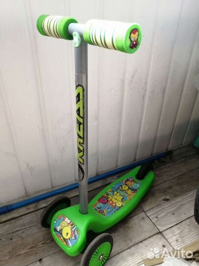 Самокат трехколесный