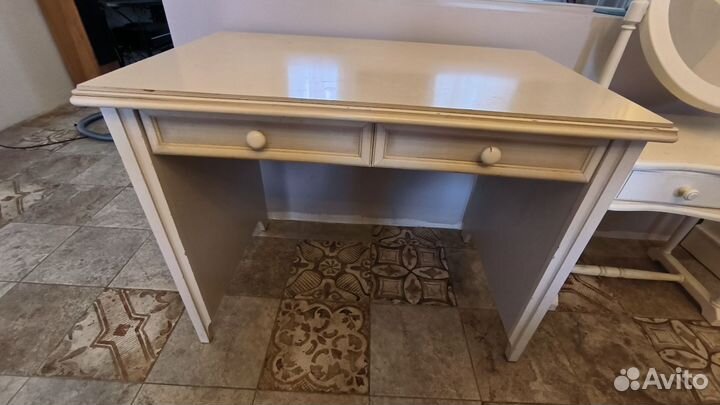 Детский письменный стол