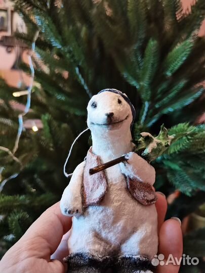 Ватная игрушка на елку. Белый медведь