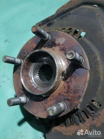 Кулак поворотный левый Nissan Murano Z50