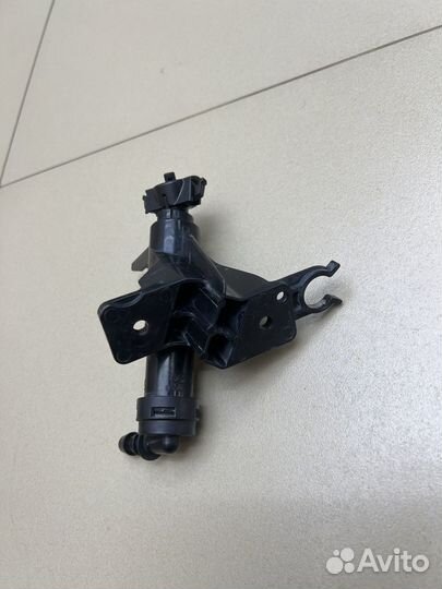 Форсунка омывателя фары правая Kia Ceed 2