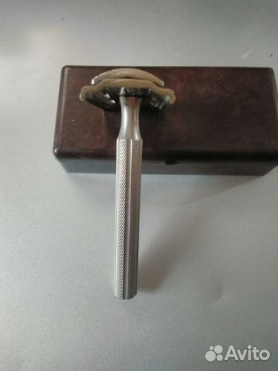 Продается безопасная бритва Gillette