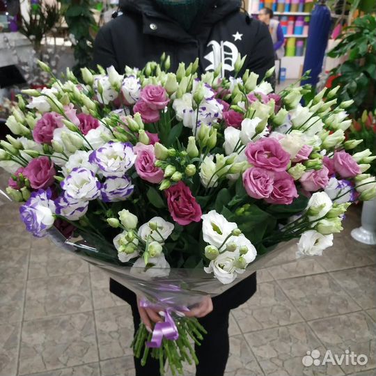 Букет из разноцветных эустом 51 шт