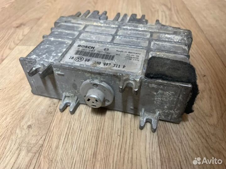 Блок управления двигателем Volkswagen Golf 3