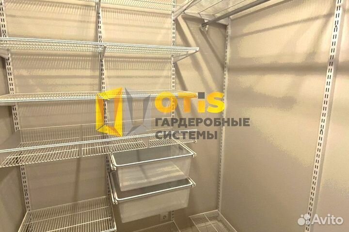 Гардеробная с раздвижной стеклянной перегородкой