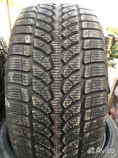 Bridgestone Blizzak LM-32 255/40 R18