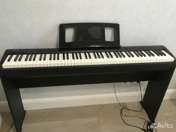 Цифровое пианино Roland FP-10, педаль, подставка