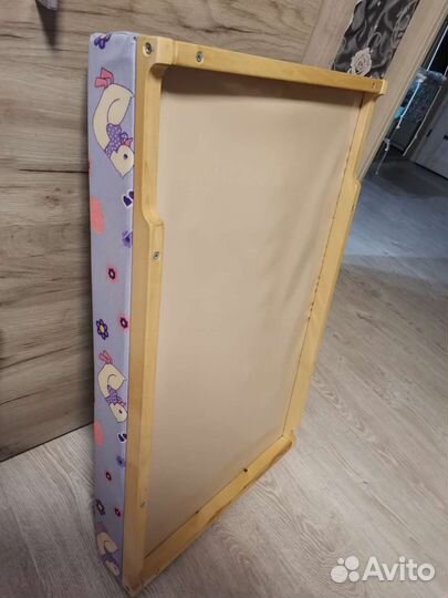 Пеленальная доска на кроватку