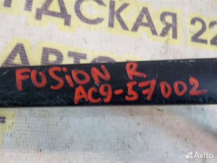 Поводок стеклоочистителя передний правый Ford Fus