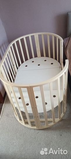 Детская кроватка с маятником