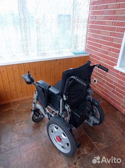 Инвалидная коляска с электроприводом