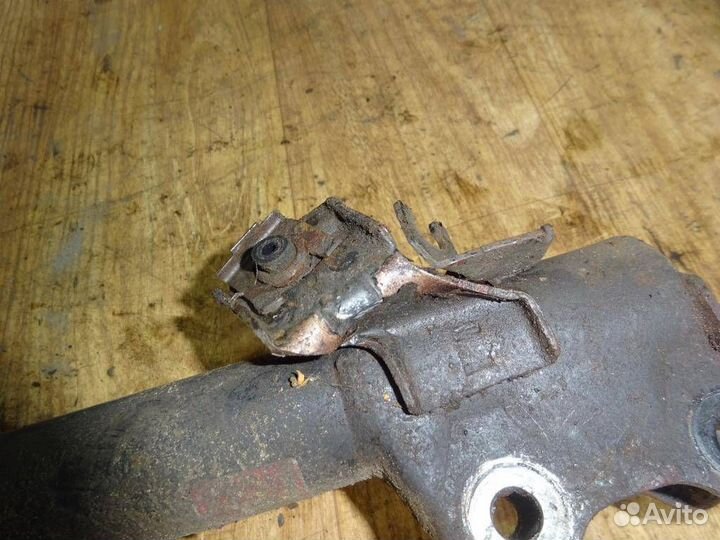 Амортизатор передний правый Nissan Sunny B15 1998