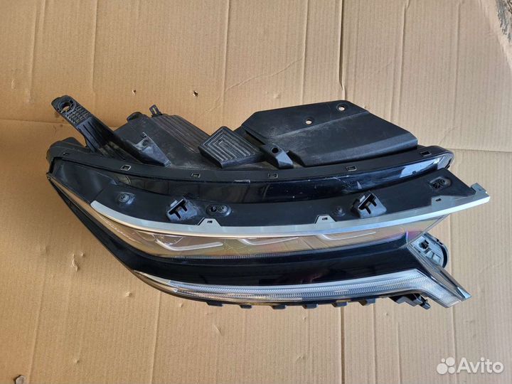 Kia sorento 20 MQ фара правая