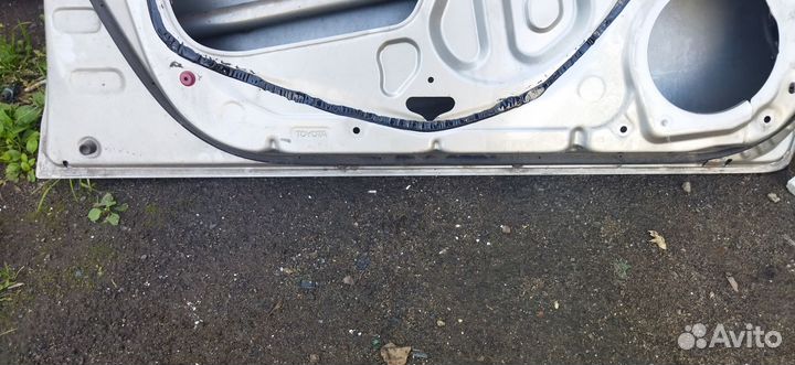 Дверь передняя левая toyota corolla 120 verso