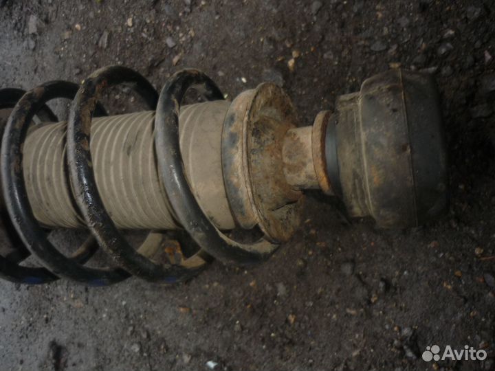 Стойка передняя правая Шкода Октавия Тур