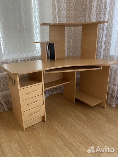 Компьютерный стол