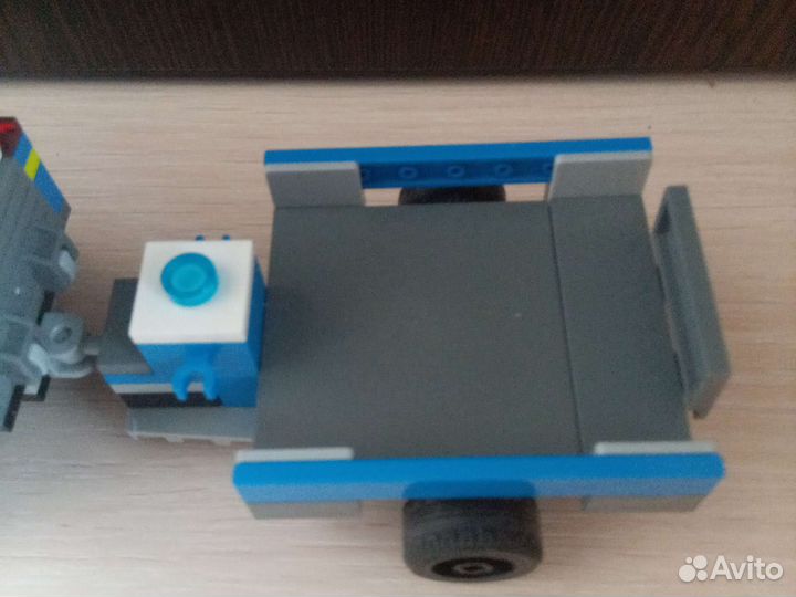 Машинка Лего